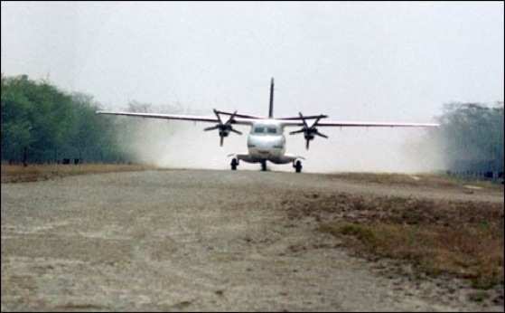 PISTA DE POUSO/ AVIÃO