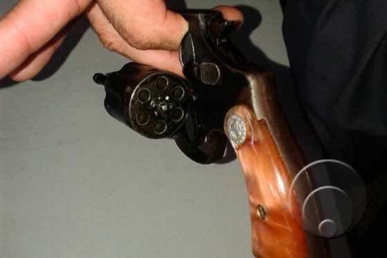 tiroteio/arma/revolver
