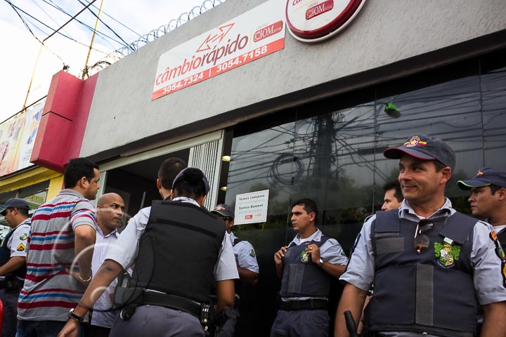 assaltante/policia/casa de c&acirc;mbio/PM/C&acirc;mbio R&aacute;pido