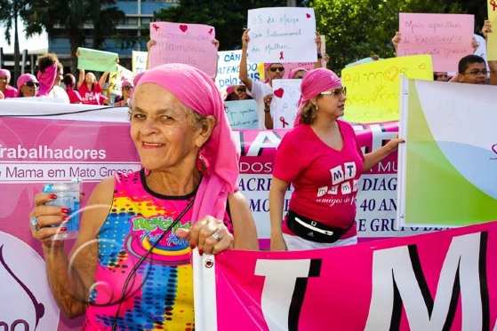 Marcha Rosa/Dia Internacional das Mulheres/cancer de mama