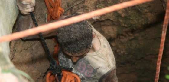 Professor no po&ccedil;o