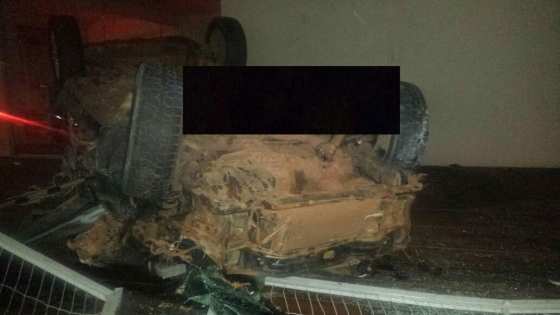 cARRO CAPOTADO