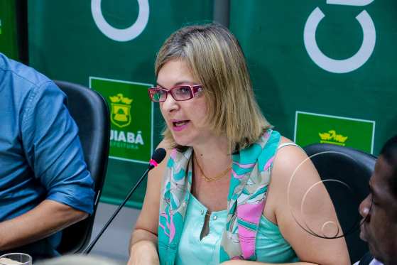 Elizeth Lúcia de Araújo/coletiva sobre a UPA