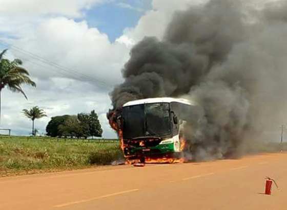 ônibus em chamas