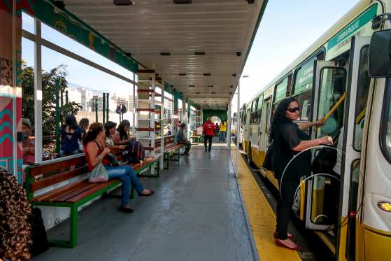 ponto de onibus do shopping patanal