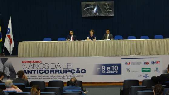Secretária-Adjunta da CGE Nilva Rosa (centro da foto) foi palestrante no dia 10/08 em Seminário da OAB/MT sobre a Lei Anticorrupção 