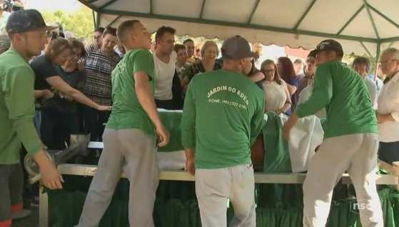 Rafael Henze &eacute; enterrado