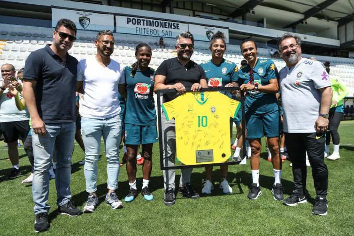CBF - Marta - homenagem ao Potimonense
