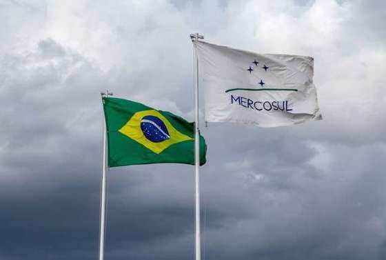 Bandeira do Brasil e do Mercosul