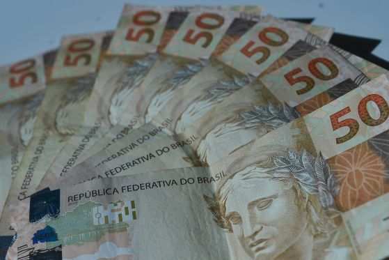Dinheiro, notas, cédulas de 50 reais