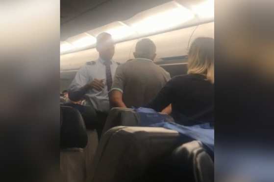 Passageiro causa pânico em avião