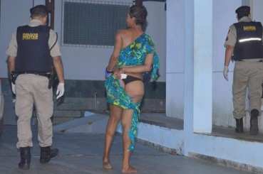 Travesti engravida  mulher na cadeia