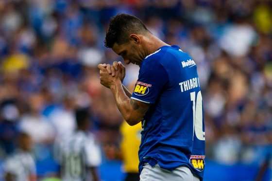 thiago neves triste.jpg