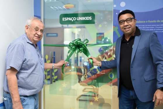 O presidente da Unimed Cuiabá, Dr. Rubens Carlos de Olivria Junior, inugura o Espaço Kids.JPG