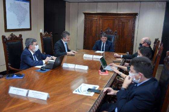 Governador Mauro Mendes se reúne com ministro de Infraestrutura, Tarcísio de Freitas 4 (1).jpg