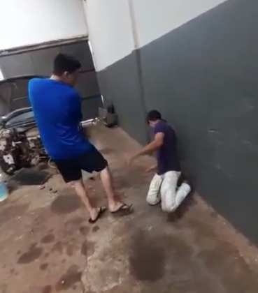 homem espancando.jpg