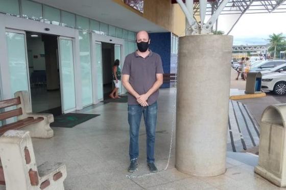 HOMEM SE ACORRENTE A HOSPITAL