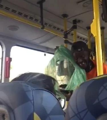 HOMEM RATO ONIBUS