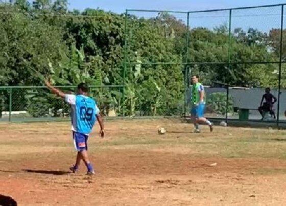 emanuel pinheiro jogando bola.jpg