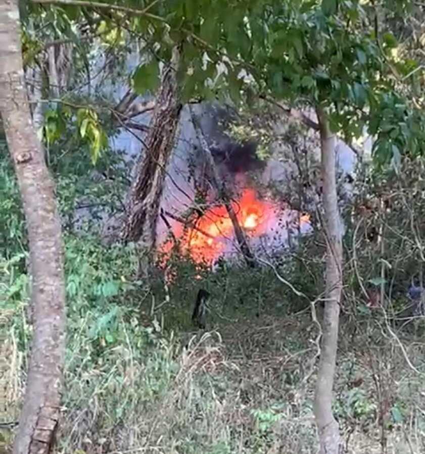 Avião cai em área de mata próximo à Rodovia do Peixe em Rondonópolis veja vídeos