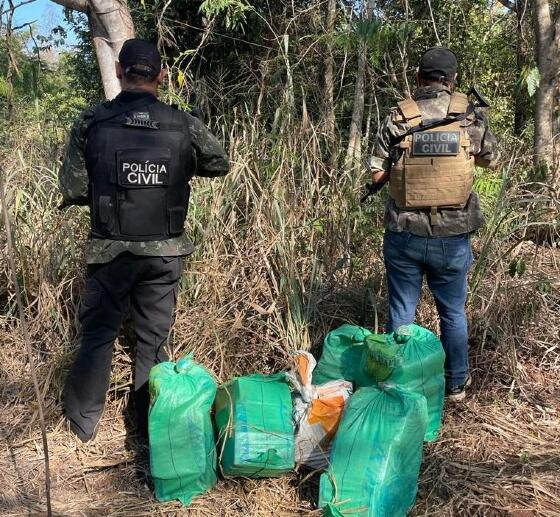 Apreensão de 126 tabletes de cocaína.jpg