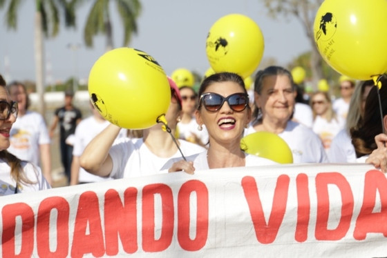 DOANDO VIDAS