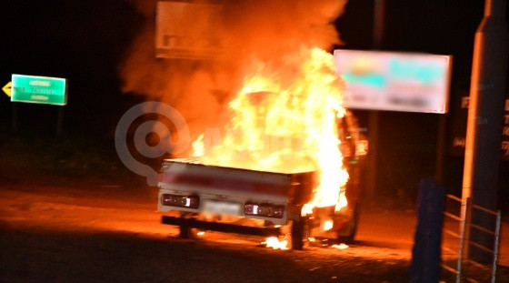 Carro queimado roo