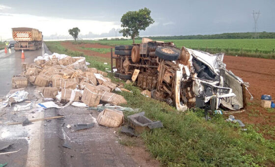 ACIDENTE CAMINHÃO CARRETA MUTUM 