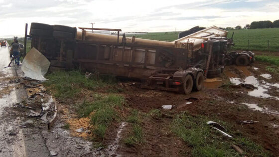 ACIDENTE CAMINHÃO CARRETA MUTUM 
