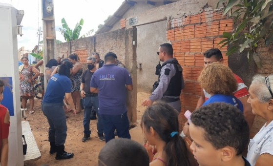 Homem mata esposa