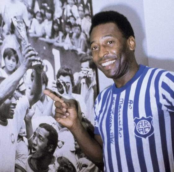 Pelé com camisa do Dom Bosco