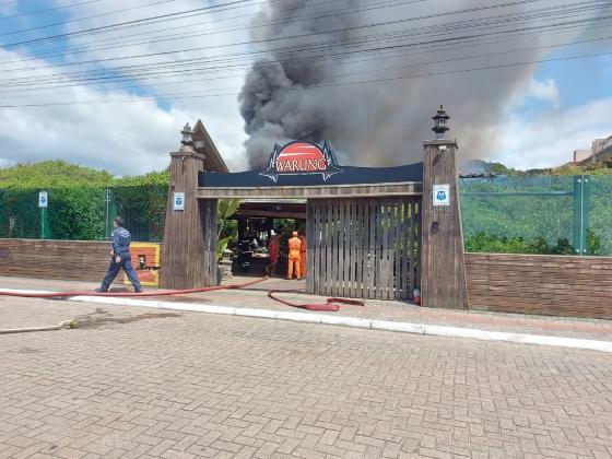 Incêndio atinge Warung Beach Club