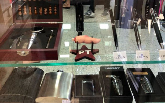 REPLICA DEDO DO LULA