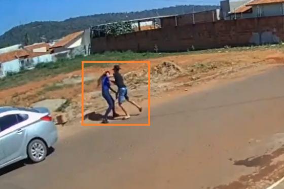 Mulher em Pontes e Lacerda 