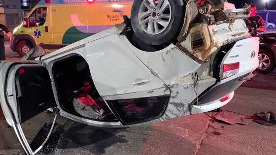 Carro capotado 
