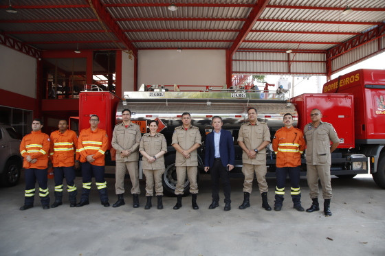 Sérgio Ricardo com bombeiros