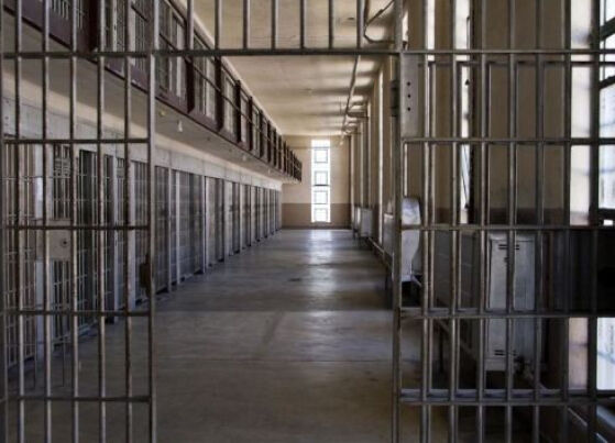 prisão penitenciária cela 