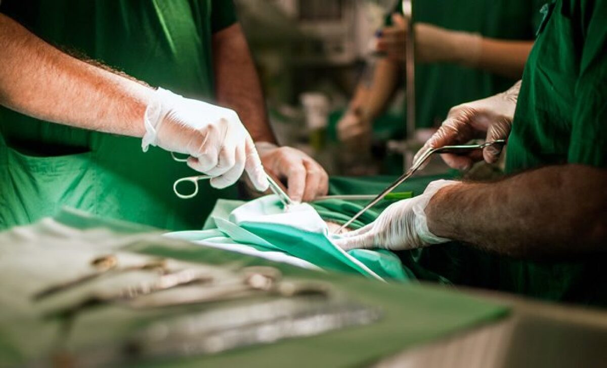 Médico é indiciado por lesão corporal e falsidade ideológica em Barra do Garças, MT