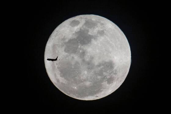 lua avião nave