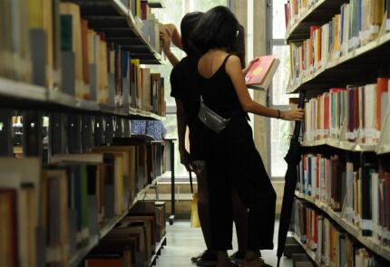 biblioteca ufmt alunos livros estudantes