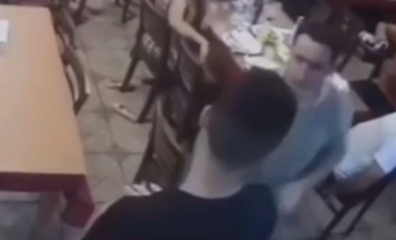 HOMEM QUE AGREDIU GARÇOM