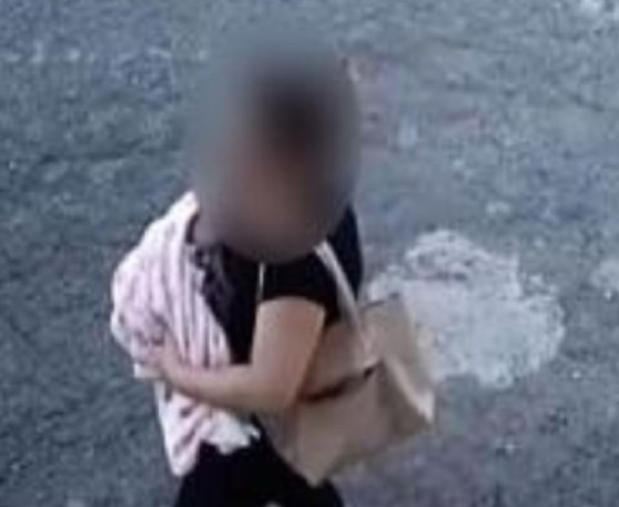 mulher abandona filho em igreja