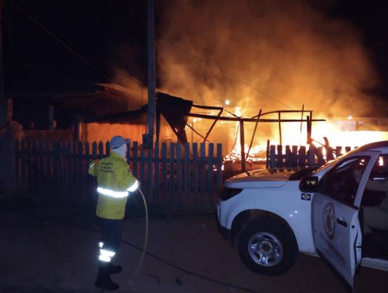 Casa incendiada em Juara 