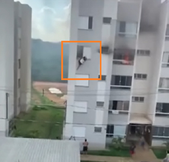 idosos se jogando de prédio