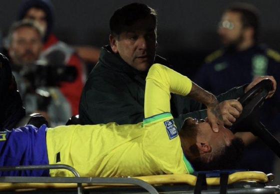 NEYMAR MACHUCA DURANTE JOGO