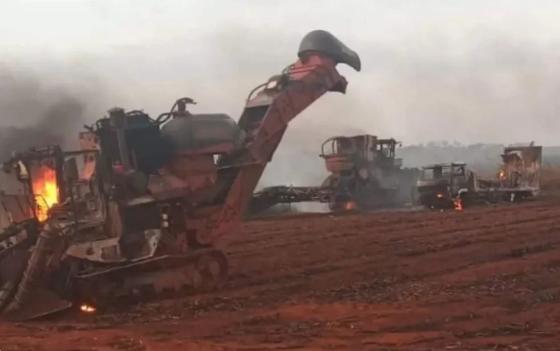 INCÊNDIO EM CANAVIAL