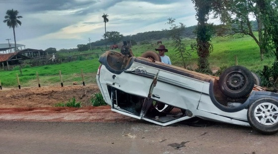 carro capotado roo