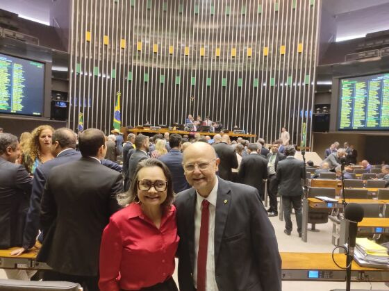 Relator do PPA 2024-2027, Dep Elvino José Bohn Gass, PT/RS, e Adriane Martins, Assessora da Assembleia Legislativa de MT