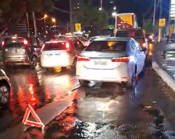 Carros pneus estourados 