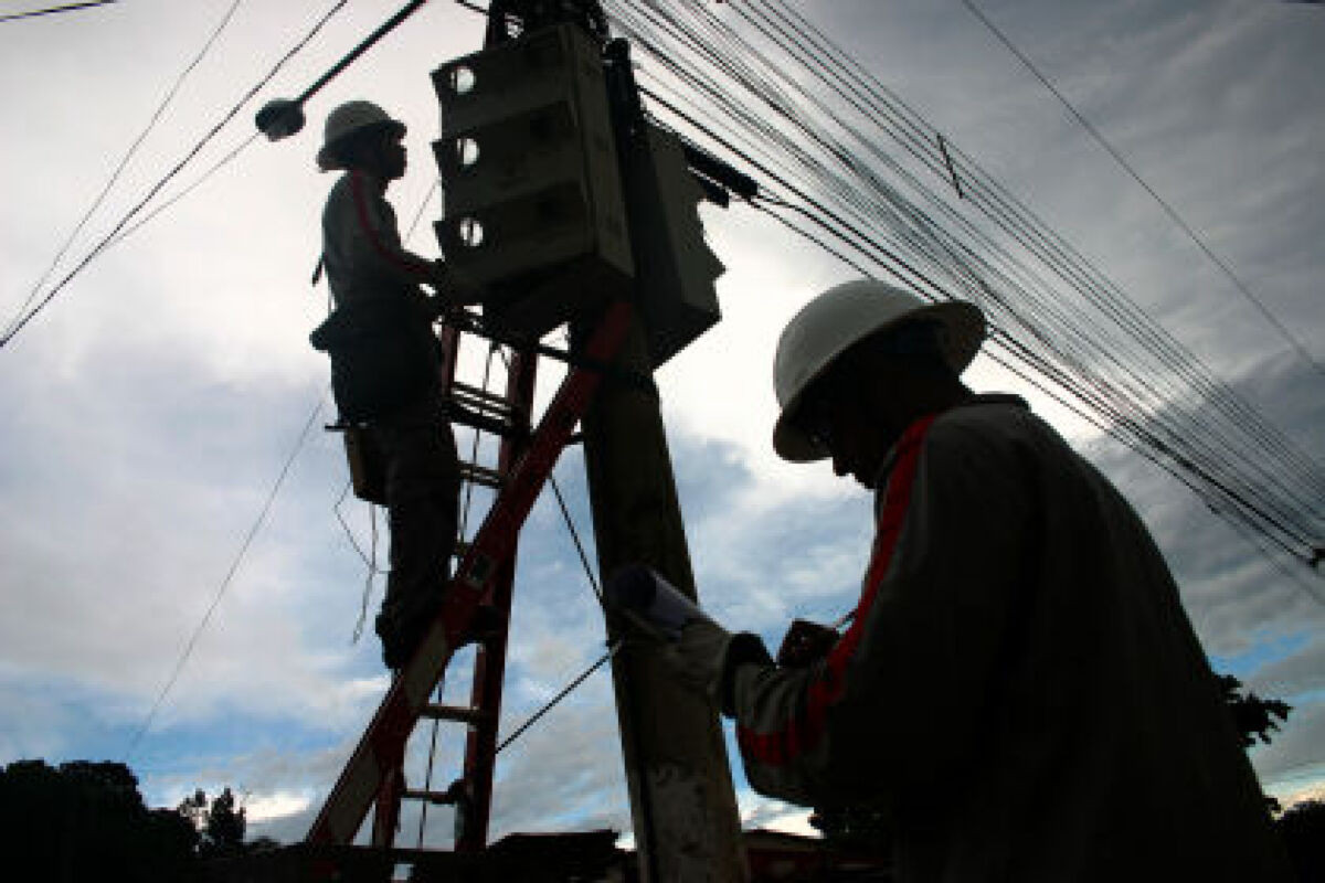 Bairro Boa Esperança fica cinco horas sem energia em Cuiabá